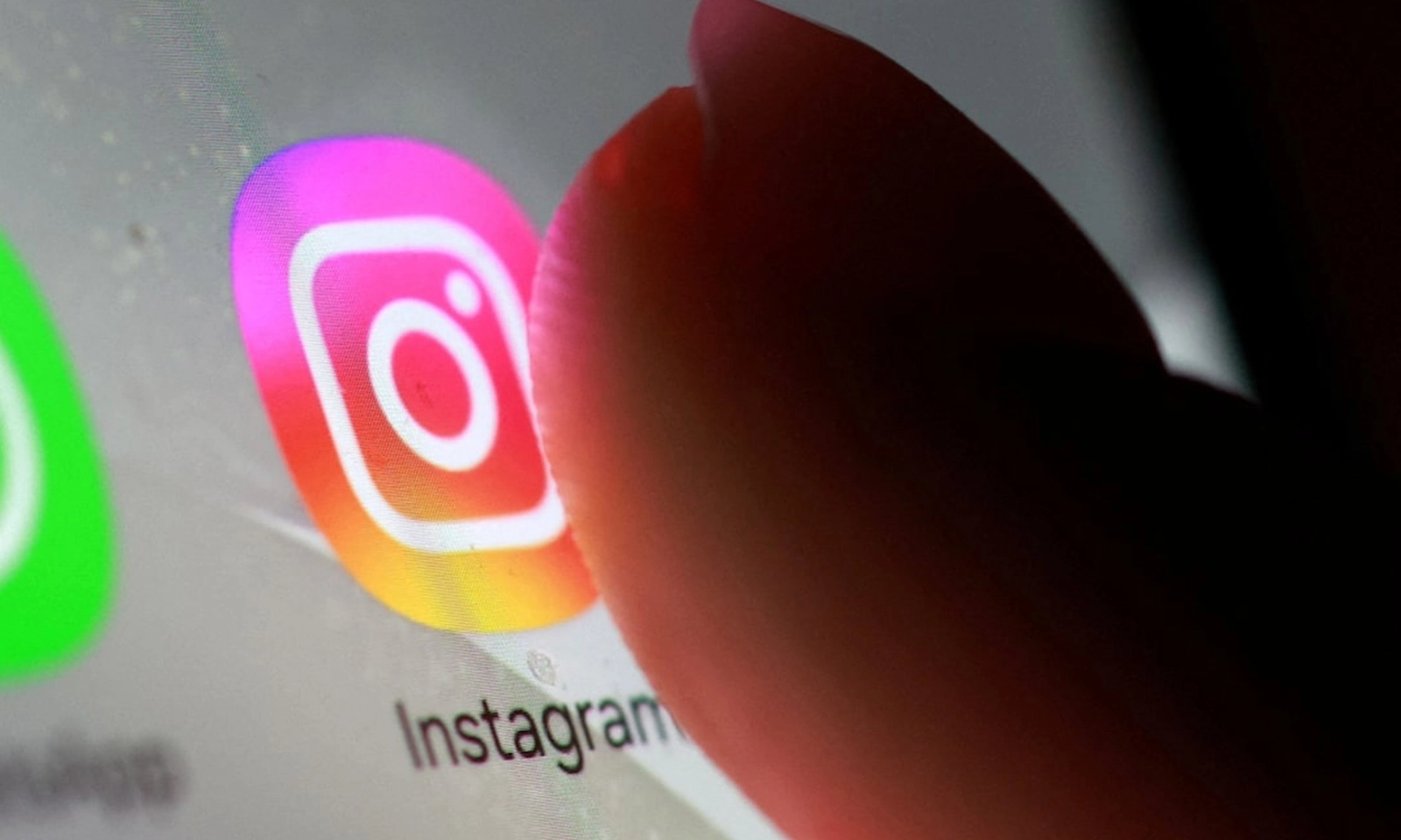 Thượng nghị sĩ Mỹ kêu gọi điều tra quảng cáo lừa đảo trên Facebook và Instagram