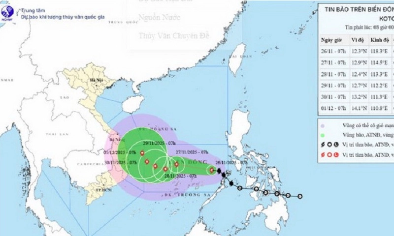 Bão số 15 đang tiếp tục mạnh lên