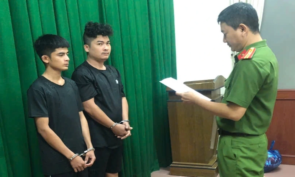Chém người tại quán karaoke, hai nghi phạm bị tạm giam