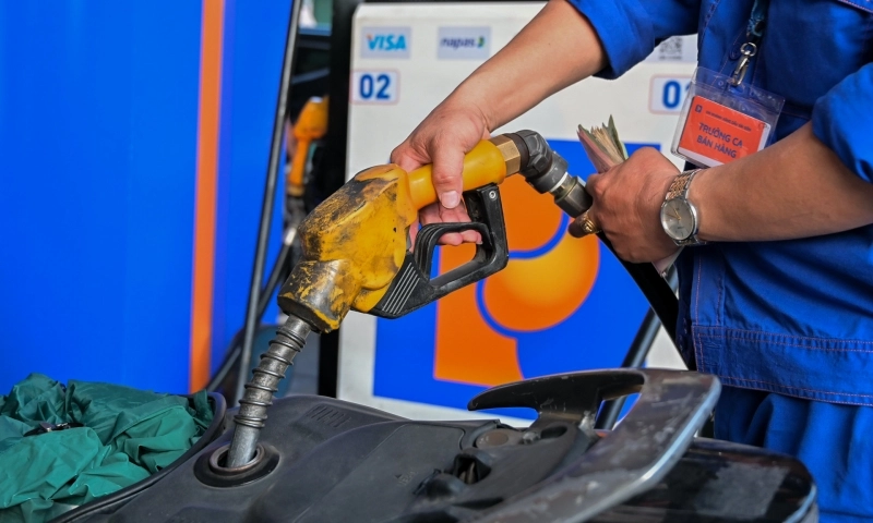 Giá xăng dự báo giảm mạnh