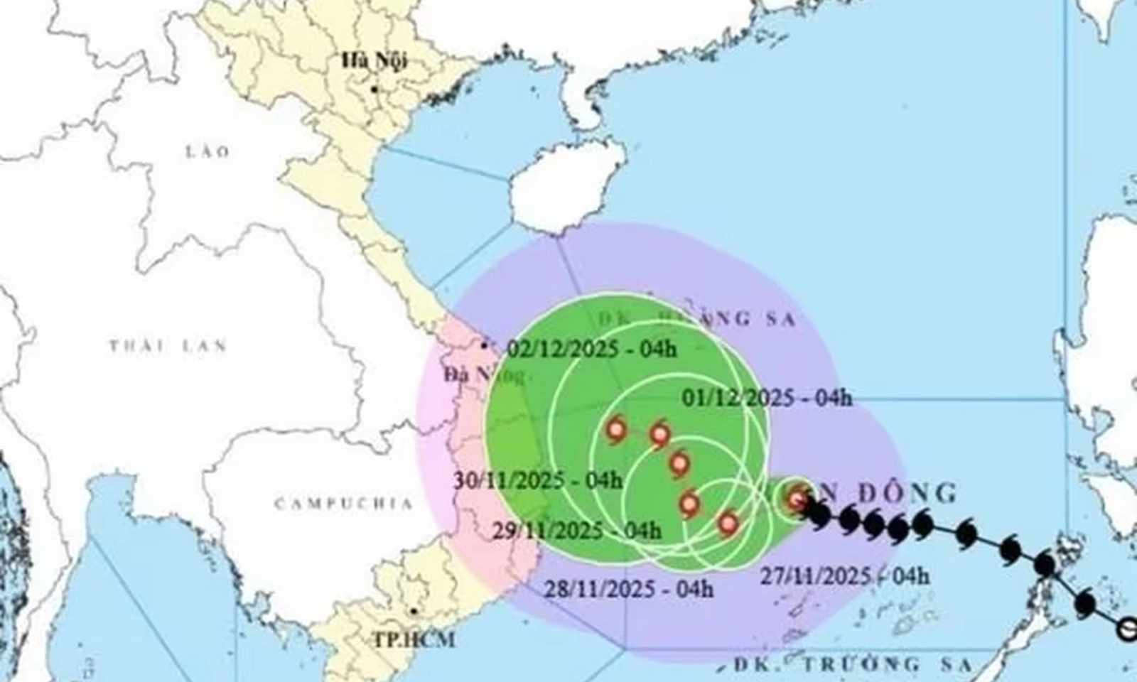 Bão số 15 tăng cấp nhanh, hướng đi phức tạp, nguy cơ mưa lớn ở Nam Trung Bộ