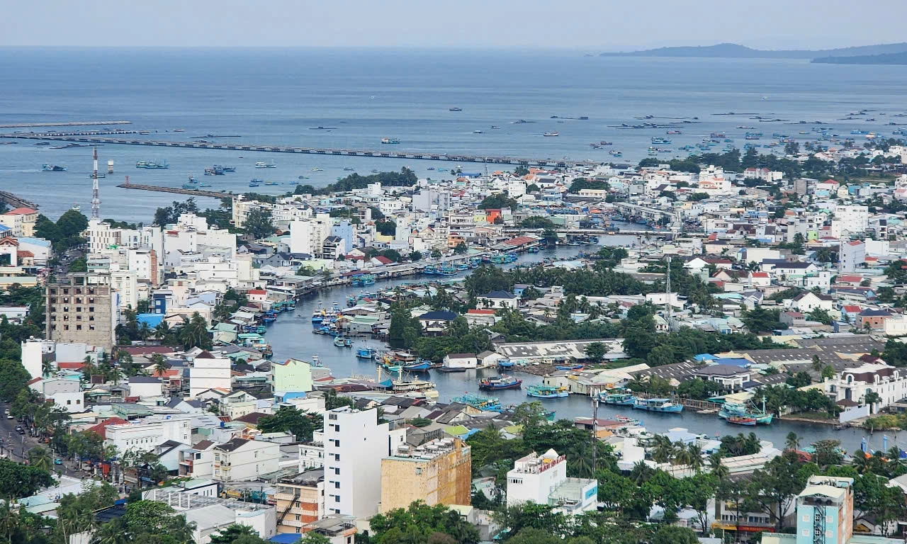 Hơn 12.000 hộ dân Bắc đảo Phú Quốc vẫn mất điện sau sự cố đứt cáp