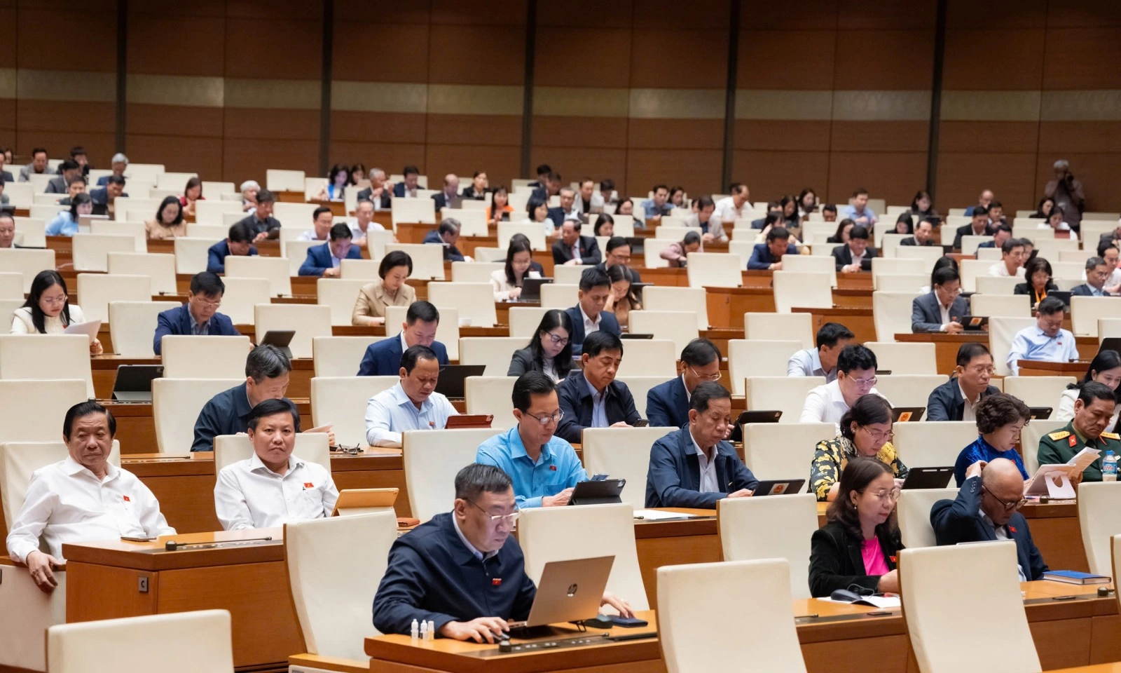 Ngày 5/12, Quốc hội biểu quyết thông qua 3 dự án luật quan trọng