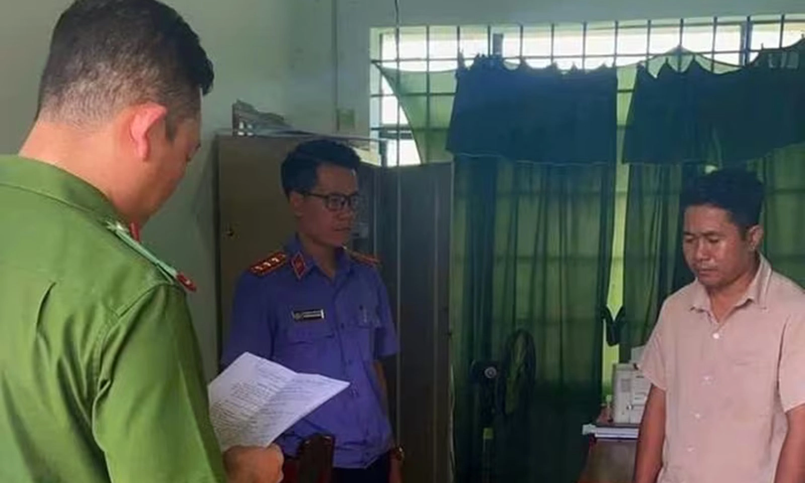 Bắt cán bộ mặt trận xã chiếm đoạt 500 triệu đồng tiền cứu trợ lũ