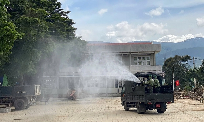 Lâm Đồng đồng loạt ra quân vệ sinh môi trường sau khi nước lũ rút