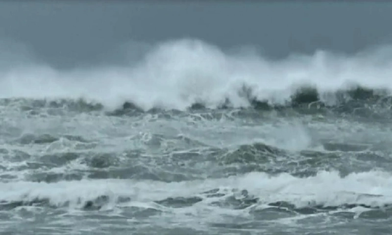 Áp thấp nhiệt đới đổi hướng 