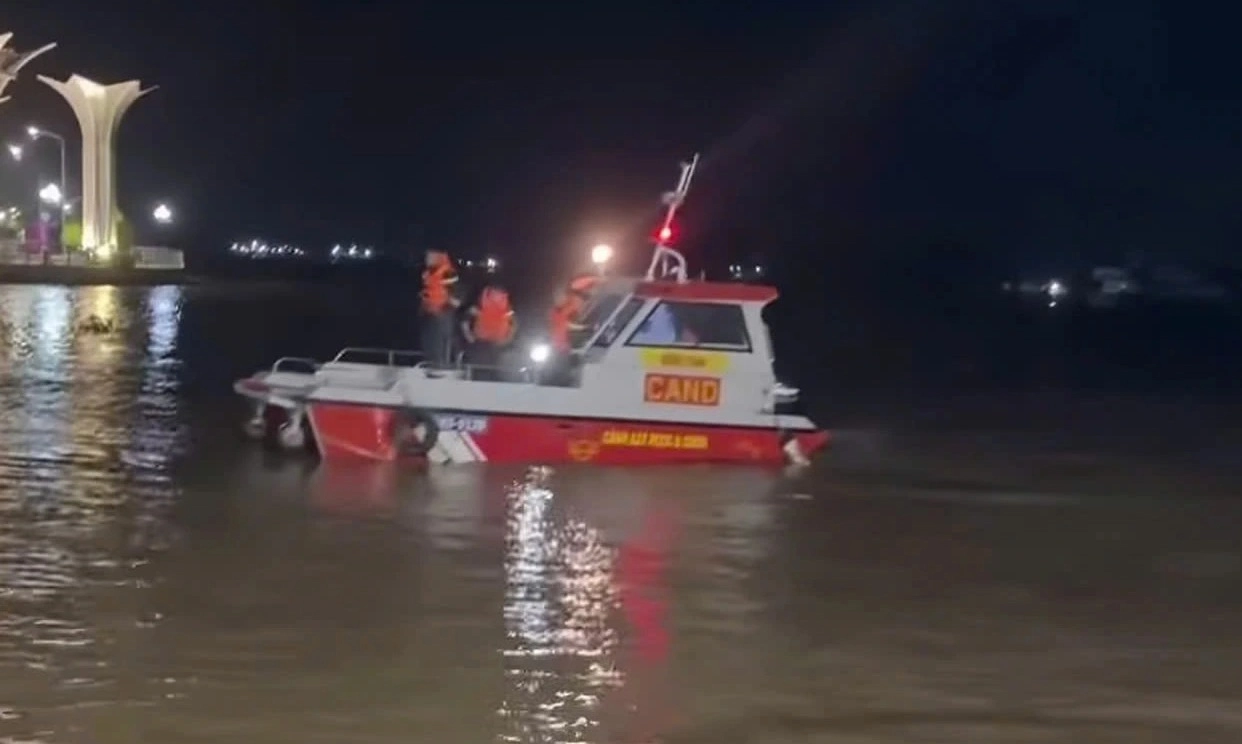 Đồng Tháp: Tìm kiếm người mất tích sau va chạm ca nô và đò trên sông Tiền