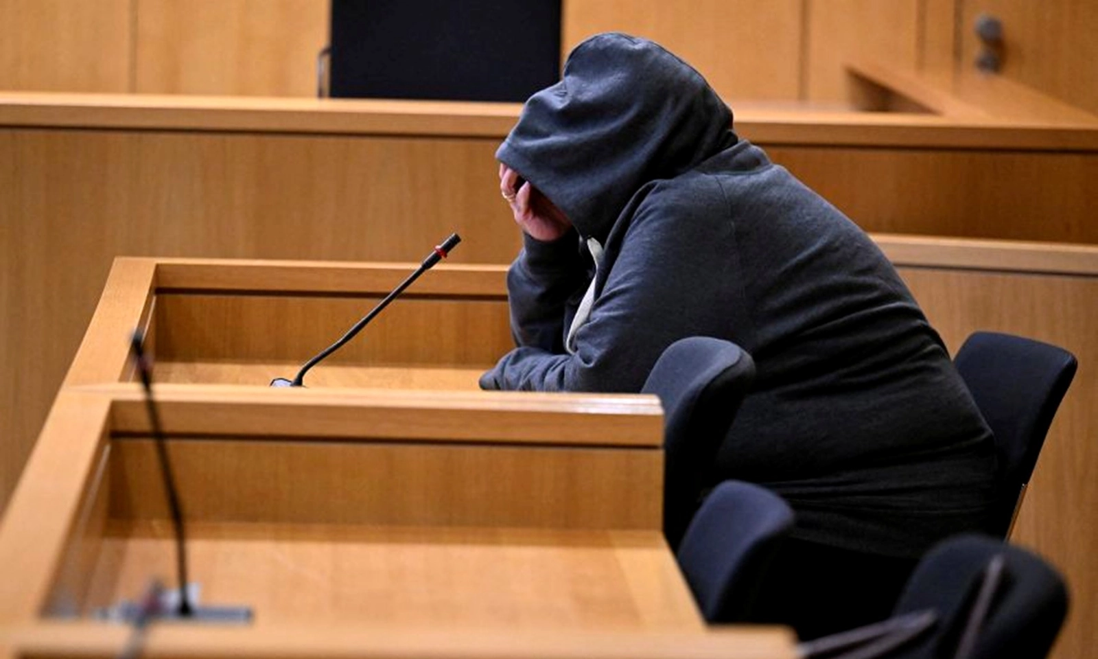 Người đàn ông bị kết tội đánh thuốc mê và cưỡng hiếp vợ trong nhiều năm