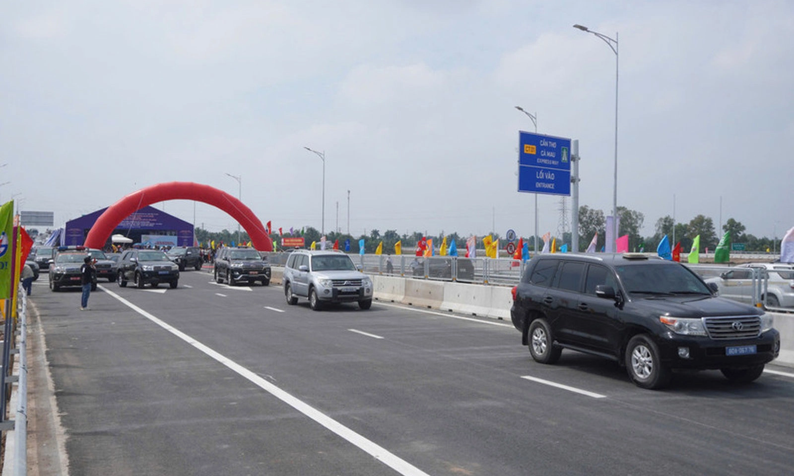 Cao tốc Cần Thơ – Hậu Giang cho lưu thông xe từ 9h ngày 22/12