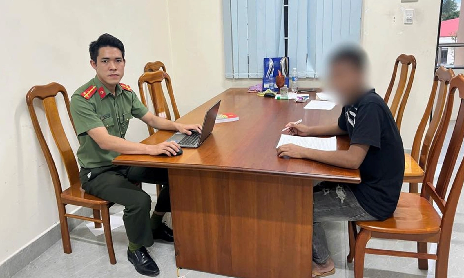 Tỉnh dậy sau khi được ‘mời uống nước’, người đàn ông phát hiện mình ‘xuyên không’ tới Campuchia