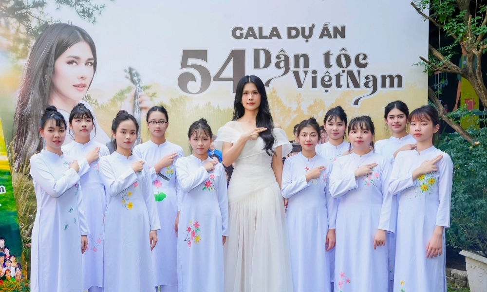 Gala “54 Dân Tộc Việt Nam” – hành trình âm nhạc và nhân ái được vinh danh bằng kỷ lục Việt Nam