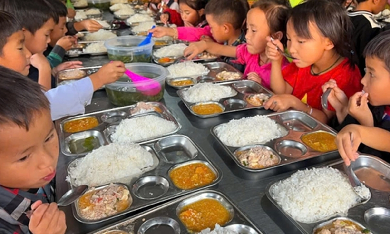 Học sinh các xã biên giới được hỗ trợ 8 kg gạo và 450.000 đồng mỗi tháng