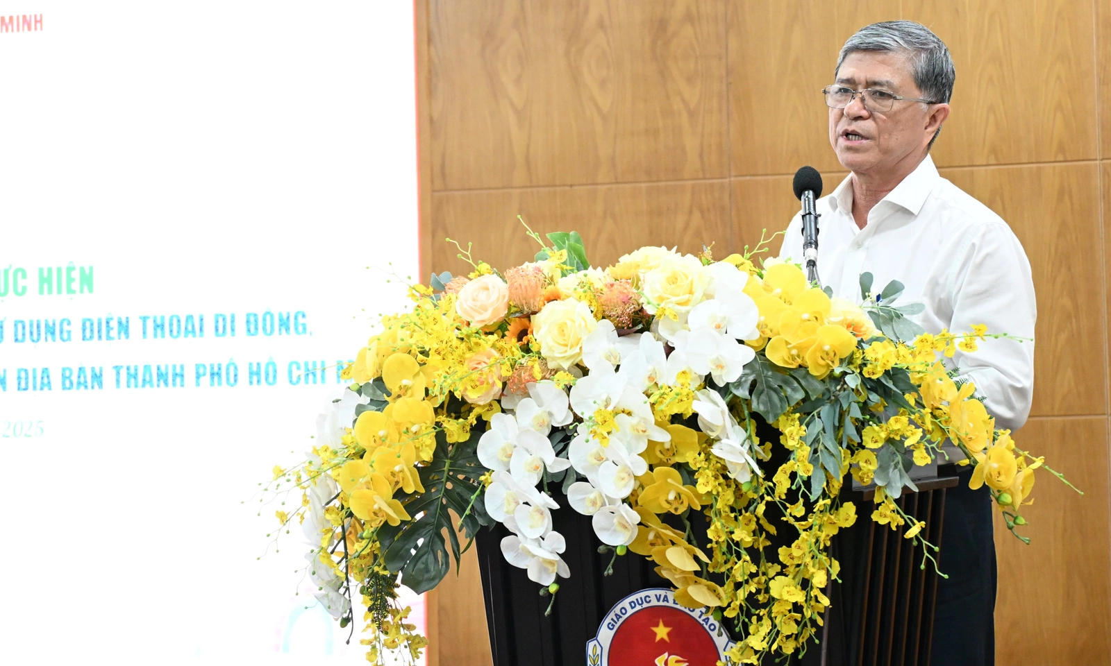 Giám đốc Sở GD-ĐT: Không cấm học sinh dùng điện thoại, cần tạo nhiều sân chơi