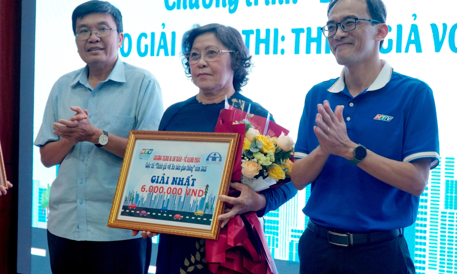 Đi an toàn về hạnh phúc: Khi người dân tự kể câu chuyện giao thông