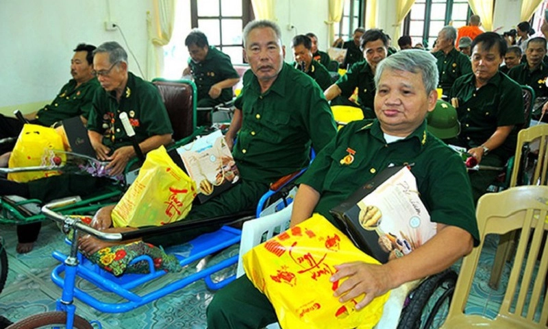 Tặng quà Tết Bính Ngọ cho người có công đến 600.000 đồng