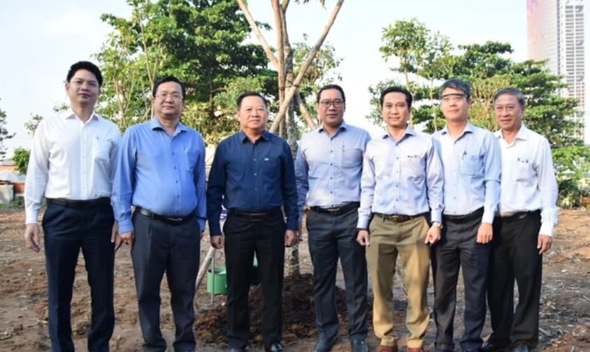 Thủ Thiêm trồng hàng trăm cây xanh mừng Ngày Cây xanh Việt Nam