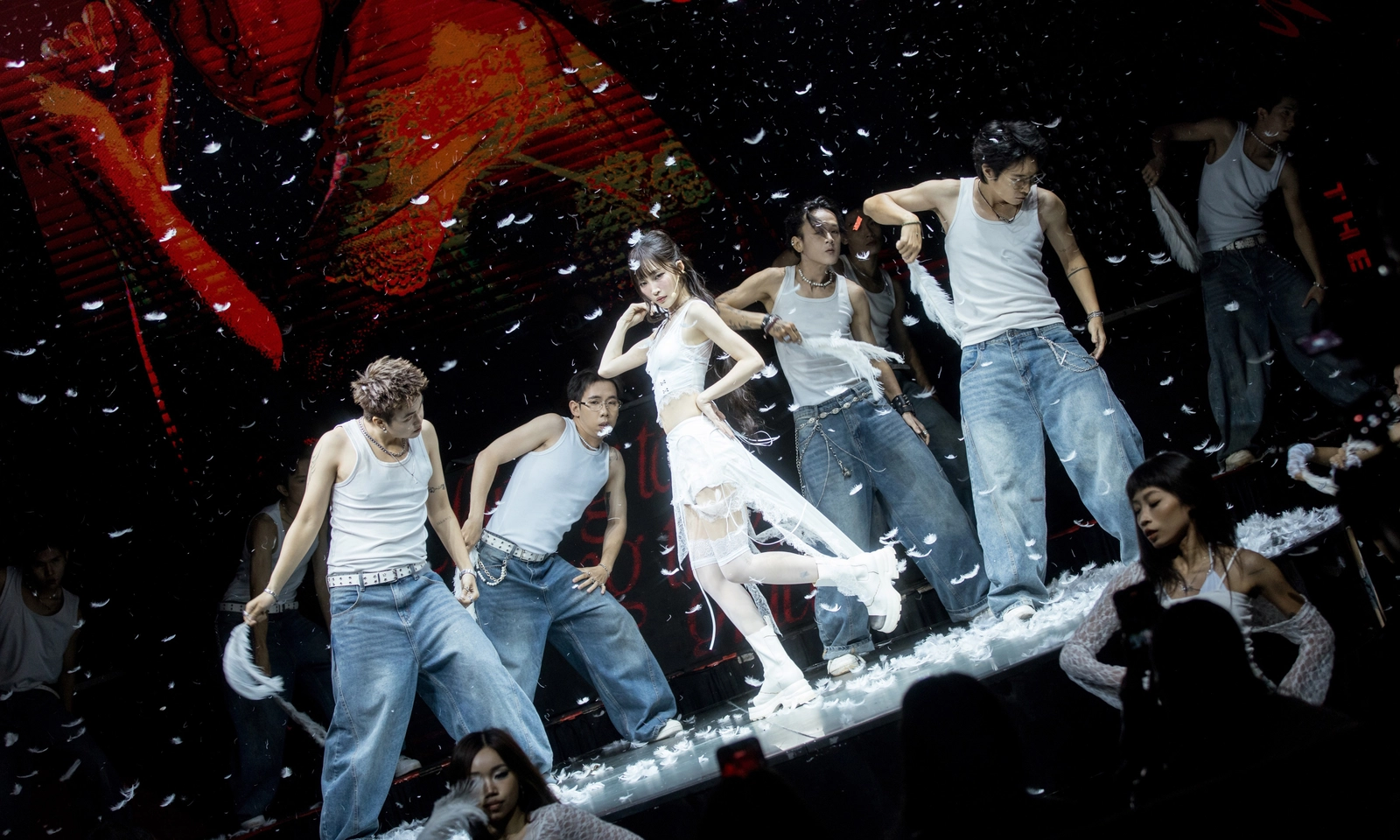 Juky San chính thức phát hành album đầu tay, đưa chuyện tình yêu vào sản phẩm