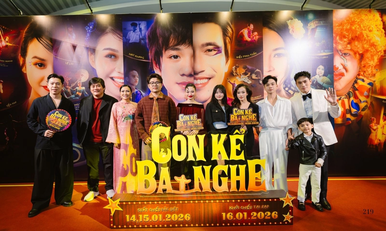 Kiều Minh Tuấn nghẹn ngào, không kìm được xúc động tại buổi ra mắt phim Con Kể Ba Nghe