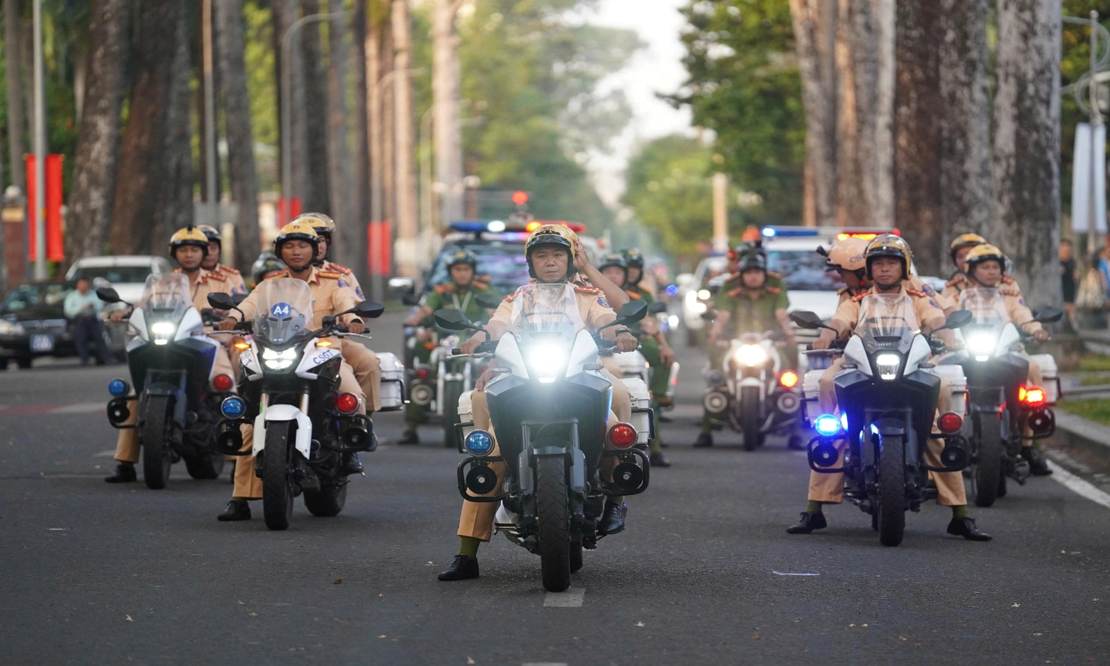 TPHCM ra quân lập lại trật tự lòng đường, vỉa hè