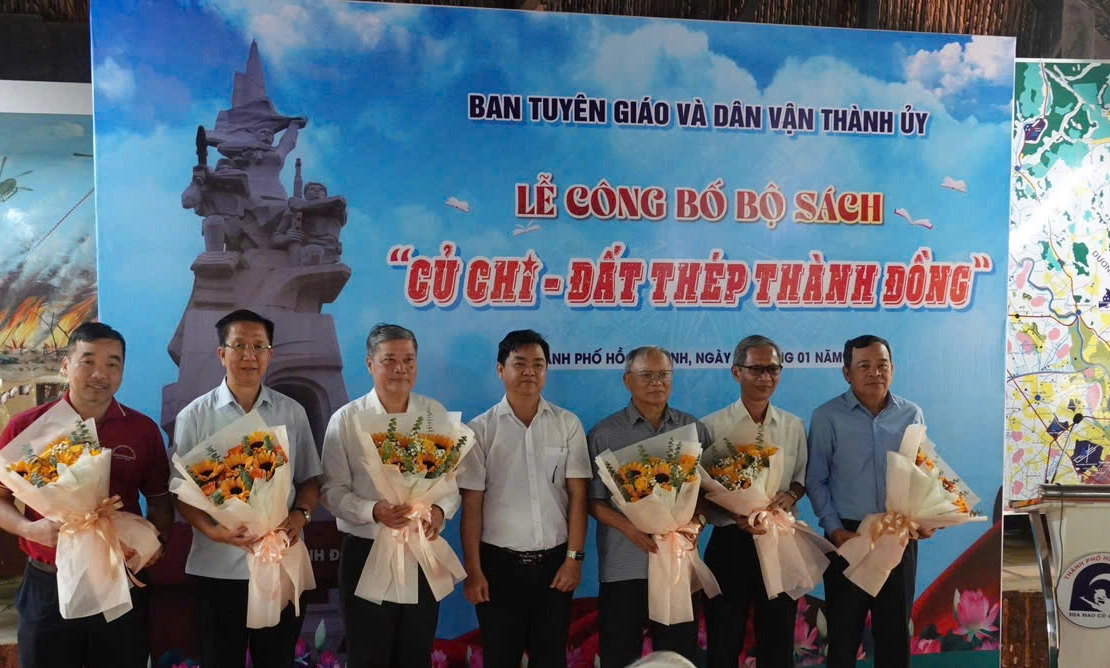 Ra mắt bộ sách Củ Chi - Đất thép Thành đồng”