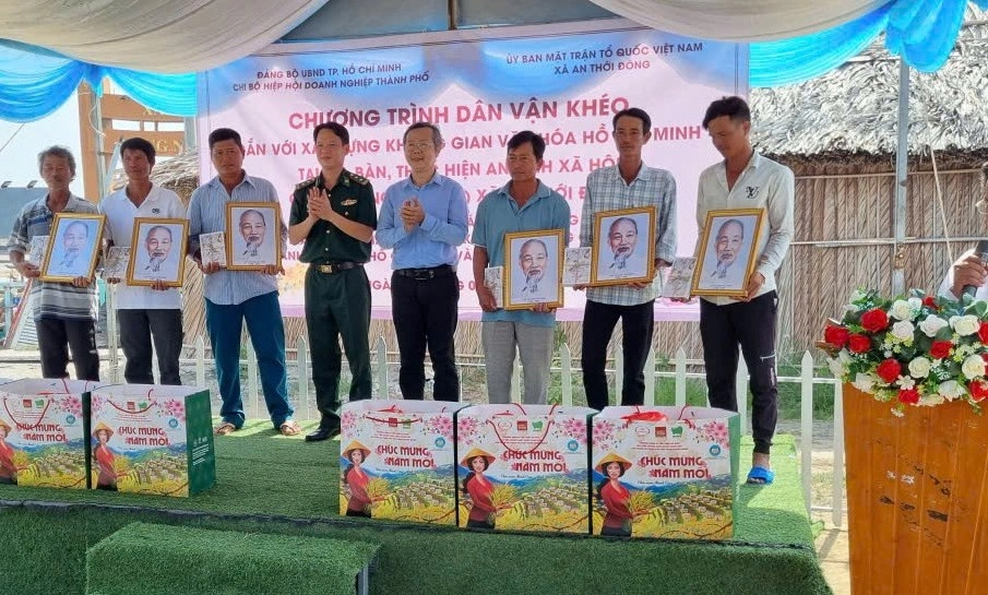 “Ánh sáng vùng biên” cho người dân biên giới biển