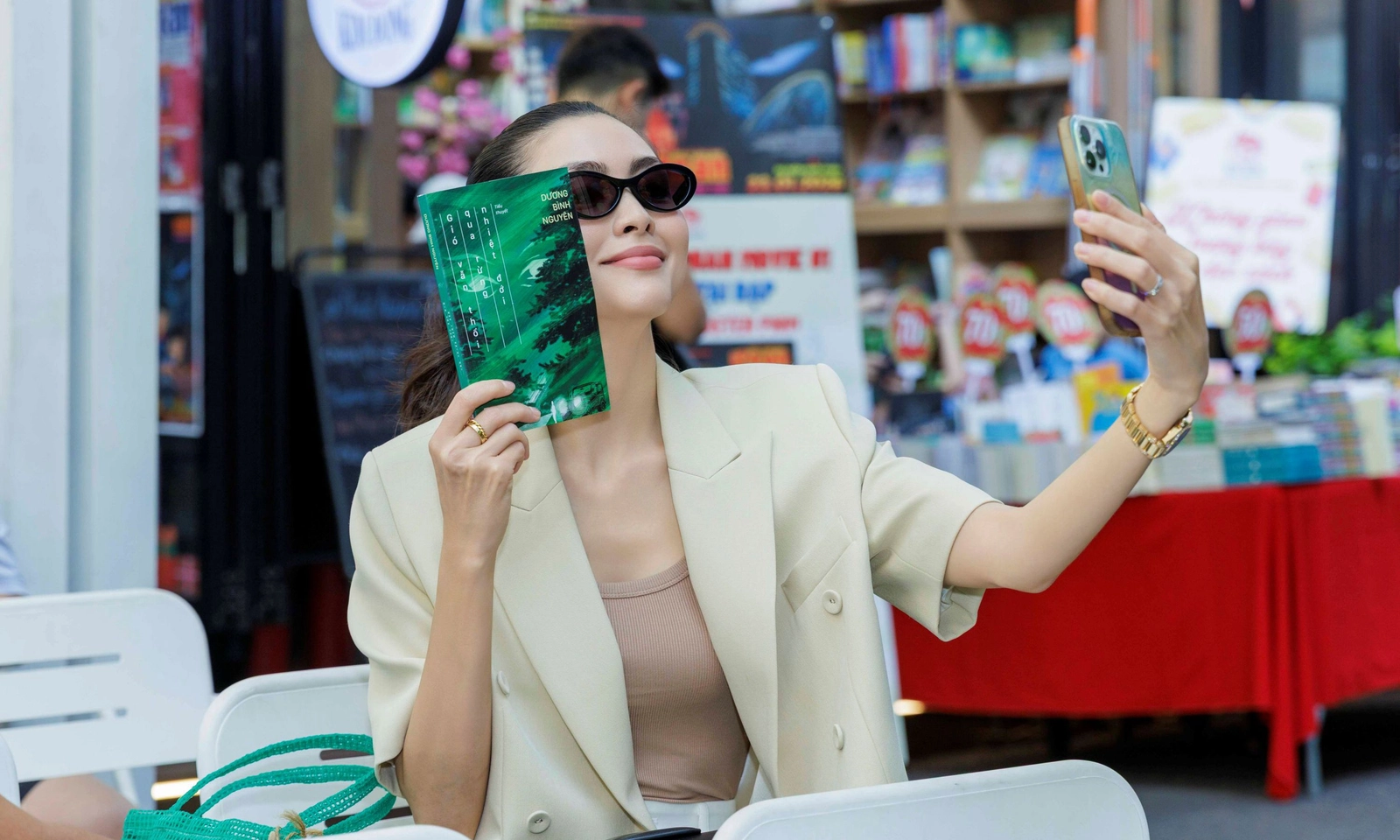 NSND Mỹ Uyên, Tăng Thanh Hà, Trần Bảo Sơn,... hội ngộ ủng hộ tiểu thuyết mới của Dương Bình Nguyên