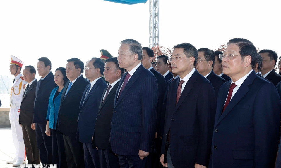 Tổng Bí thư Tô Lâm dâng hương tưởng niệm Tổng Bí thư Trần Phú và Tổng Bí thư Hà Huy Tập