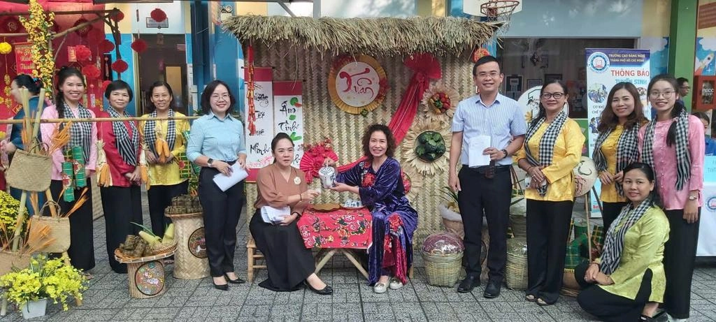 Phường Tân Định mang sắc xuân đến với từng người dân