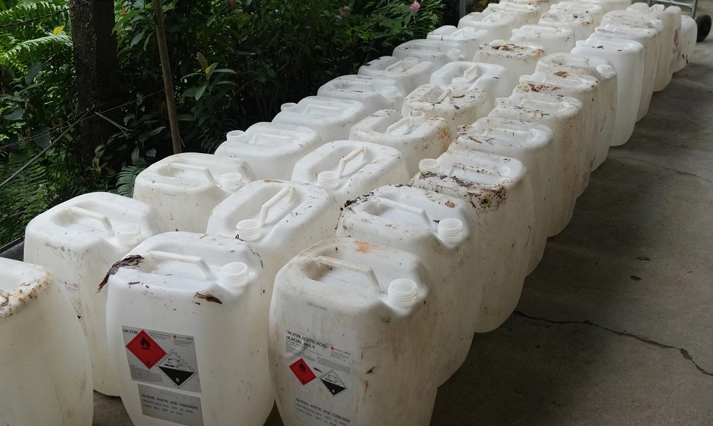 Triệt phá cơ sở sản xuất hơn 60.000 lít giấm giả