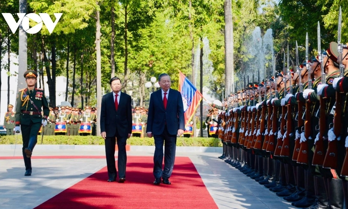 Lễ đón trọng thể Tổng Bí thư Tô Lâm tại thủ đô Vientiane của CHDCND Lào