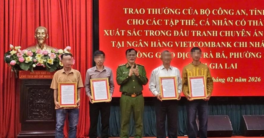 Khen thưởng 5 người dân cung cấp thông tin vụ cướp ngân hàng ở Gia Lai