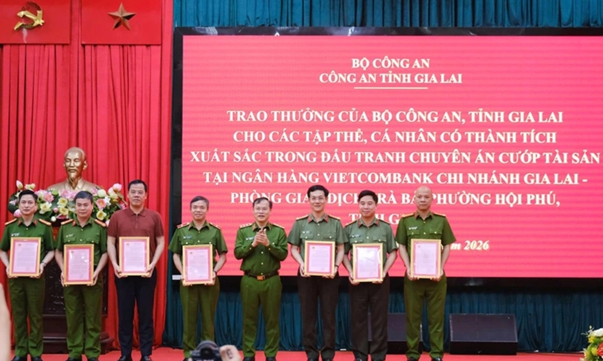 Nhóm cướp ngân hàng ở Gia Lai có kỹ năng sử dụng súng, 1  đối tượng trốn lệnh truy nã lâu năm