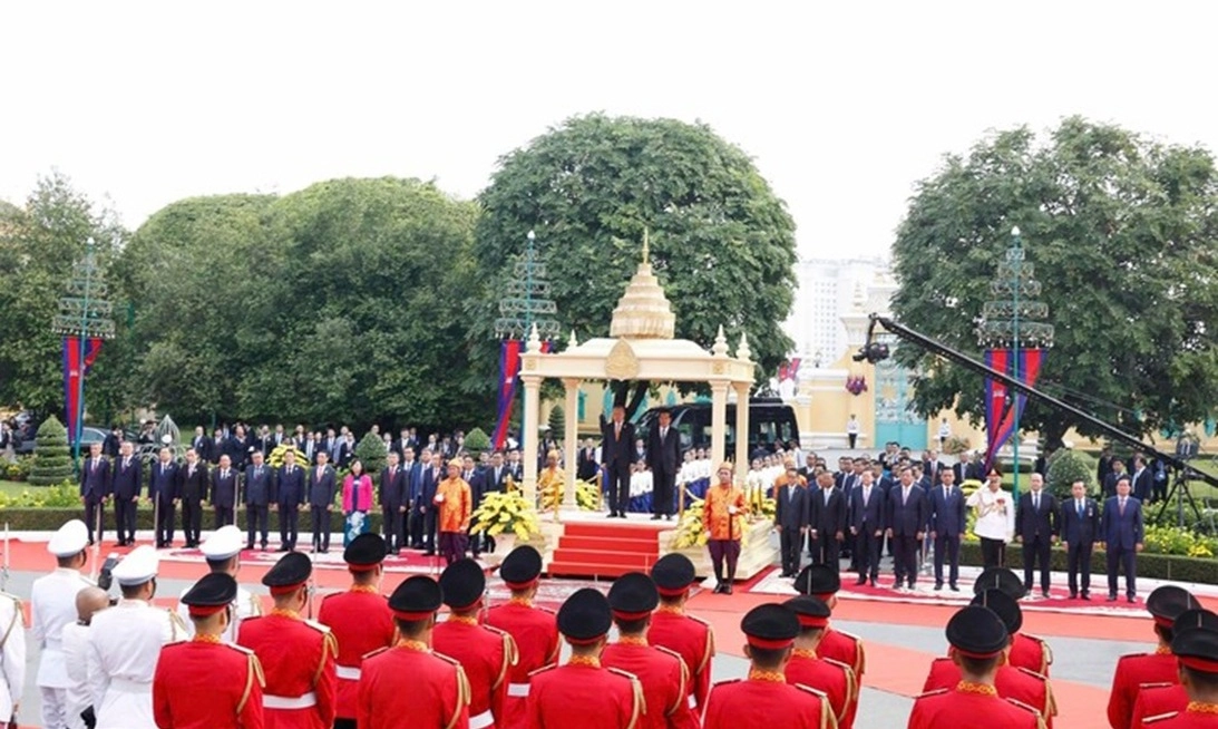 Chủ tịch Đảng Nhân dân Campuchia Hun Sen chủ trì lễ đón Tổng Bí thư Tô Lâm