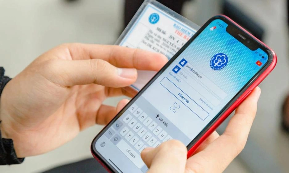 Chính thức áp dụng sổ BHXH, thẻ BHYT điện tử, sổ giấy có còn giá trị?