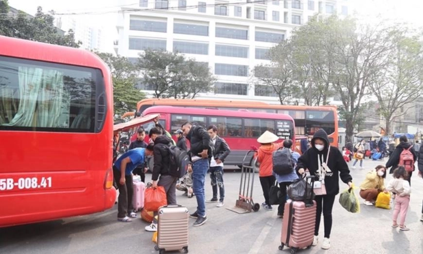 Bộ trưởng xây dựng: không để tăng giá vé trái quy định dịp Tết Bính Ngọ 2026