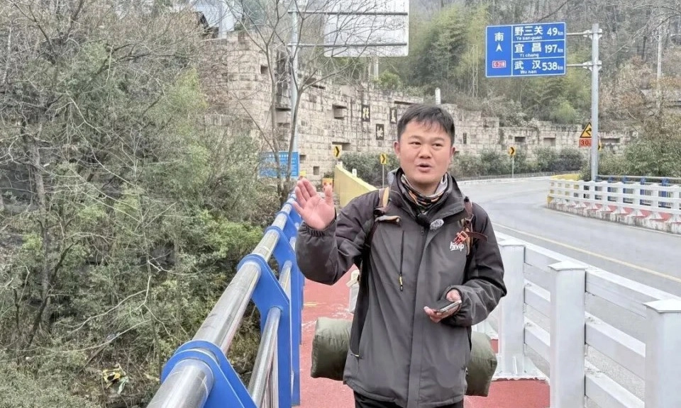 Đi bộ gần 1.400km về quê ăn Tết, chàng trai Hồ Bắc giảm kỷ lục 13,5kg