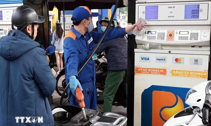 Giá xăng dầu trong nước tăng trước Tết, xăng RON95-III ở mức hơn 19.200 đồng/lít