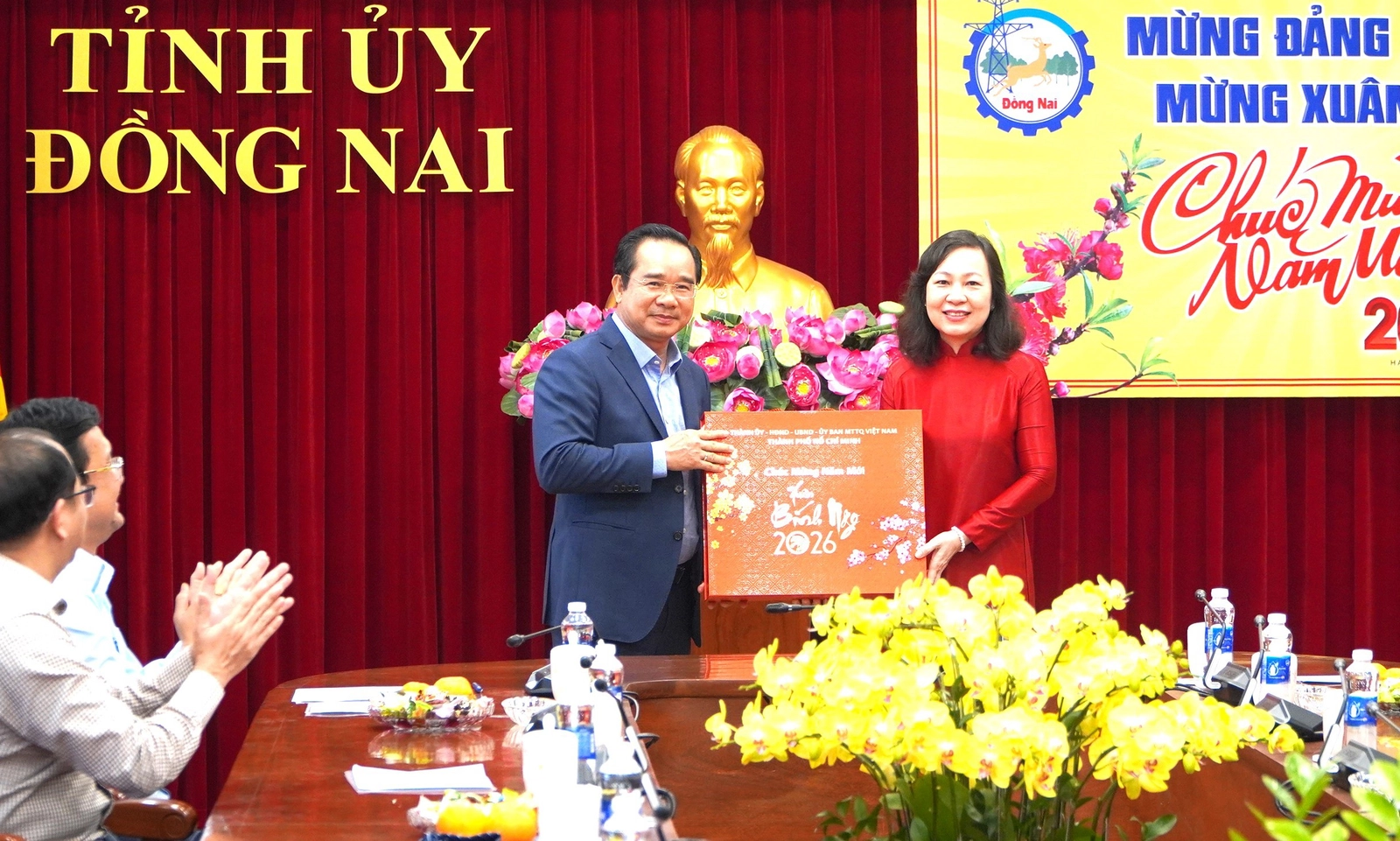 Lãnh đạo TPHCM thăm, chúc tết, tặng 500 triệu đồng hỗ trợ Đồng Nai chăm lo tết