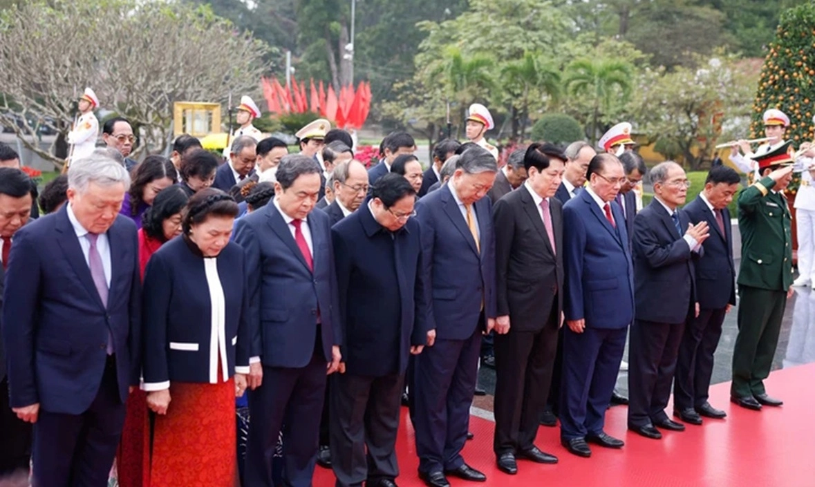Lãnh đạo Đảng, Nhà nước vào lăng viếng Chủ tịch Hồ Chí Minh nhân dịp Tết