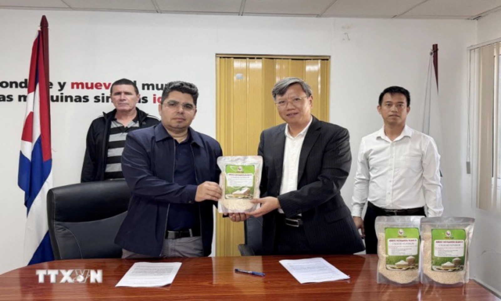 Việt Nam viện trợ 250 tấn gạo, tiếp sức an ninh lương thực cho Cuba