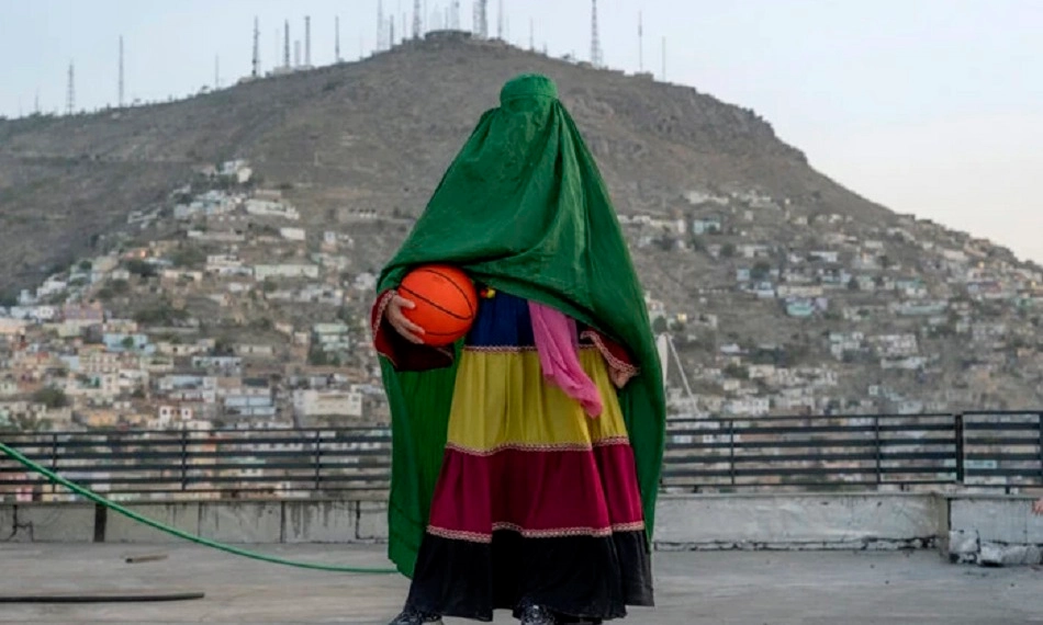 Taliban ban hành luật cho phép chồng đánh vợ và con