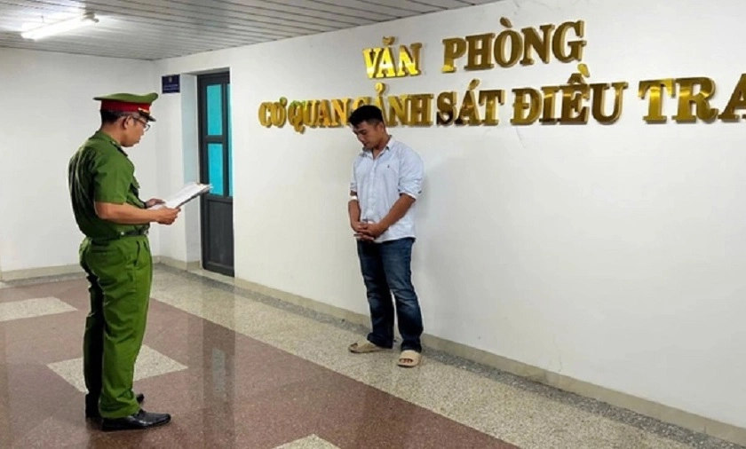Khởi tố tài xế say rượu kéo lê xe máy 500m