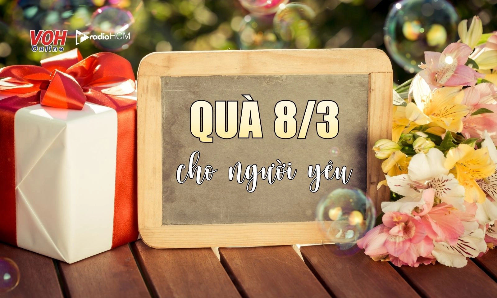 Top 10+ món quà 8/3 cho người yêu thiết thực khiến nàng yêu say đắm