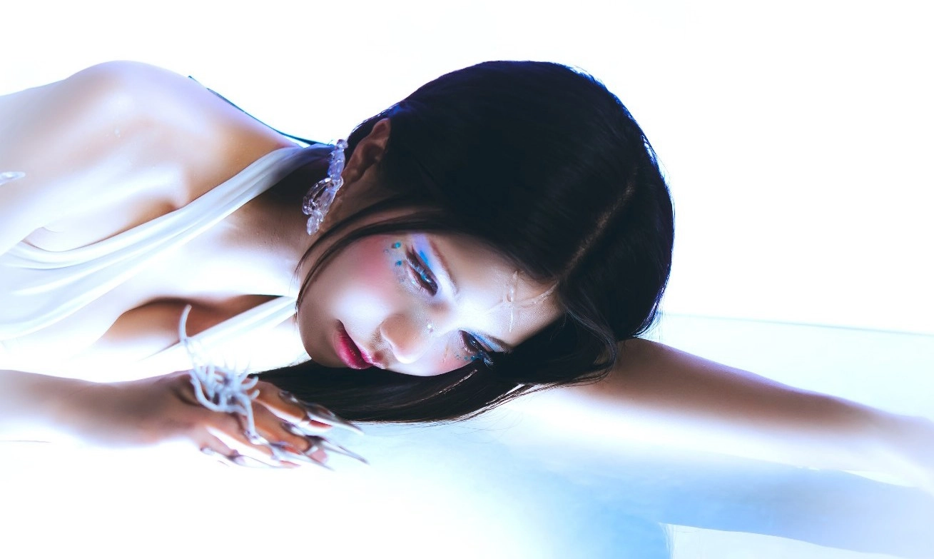 MC Esports Mai Dora tung MV Say What, chính thức debut làm ca sĩ