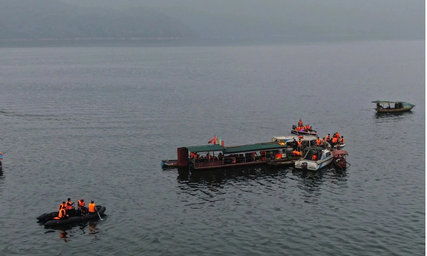Khởi tố thêm lái tàu chở đá trong vụ lật tàu 6 người chết ở hồ Thác Bà