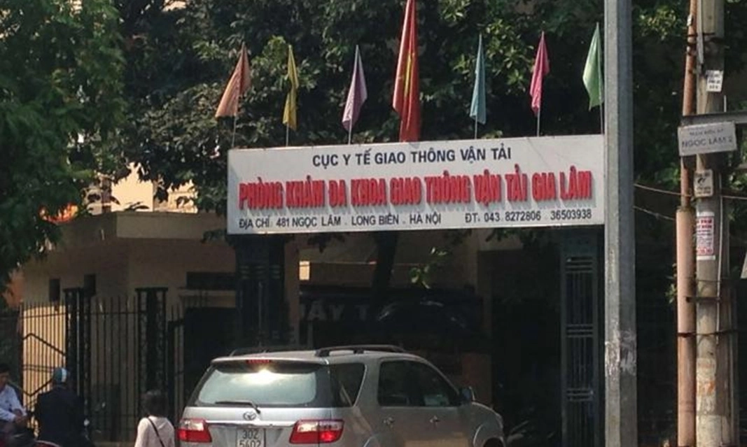 Lãnh đạo Bộ Xây dựng tri ân đội ngũ y tế dịp 27/2