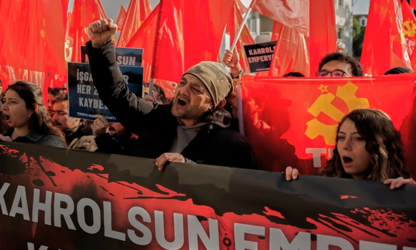 Biểu tình bùng phát khắp nước Mỹ sau không kích Iran, ông Khamenei thiệt mạng