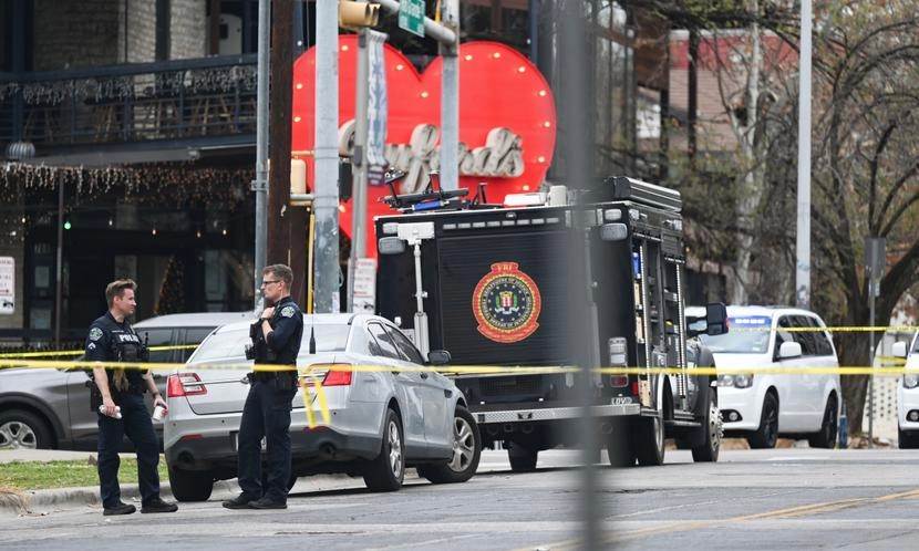 Nghi phạm “mang áo in cờ Iran“ xả súng vào quán bar Mỹ