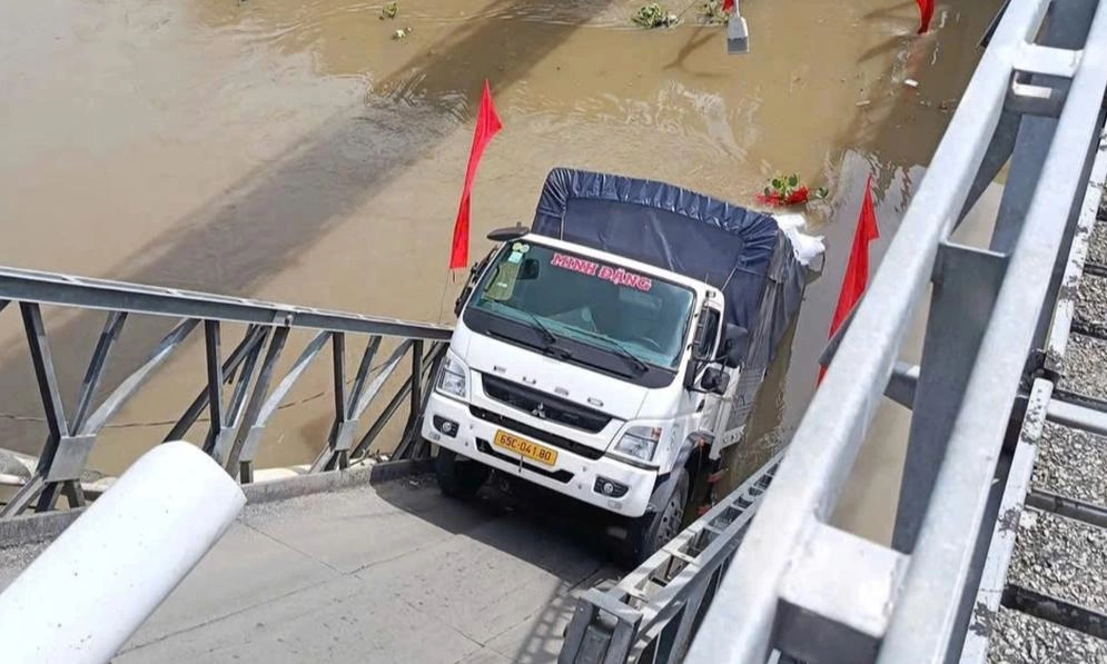 Sập cầu 30 Tháng 4 ở Cần Thơ do xe quá tải, xử lý tài xế và doanh nghiệp liên quan