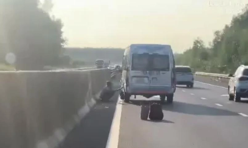 Đặt cảnh báo sai khoảng cách khi xe hư trên cao tốc, bị phạt 14 triệu